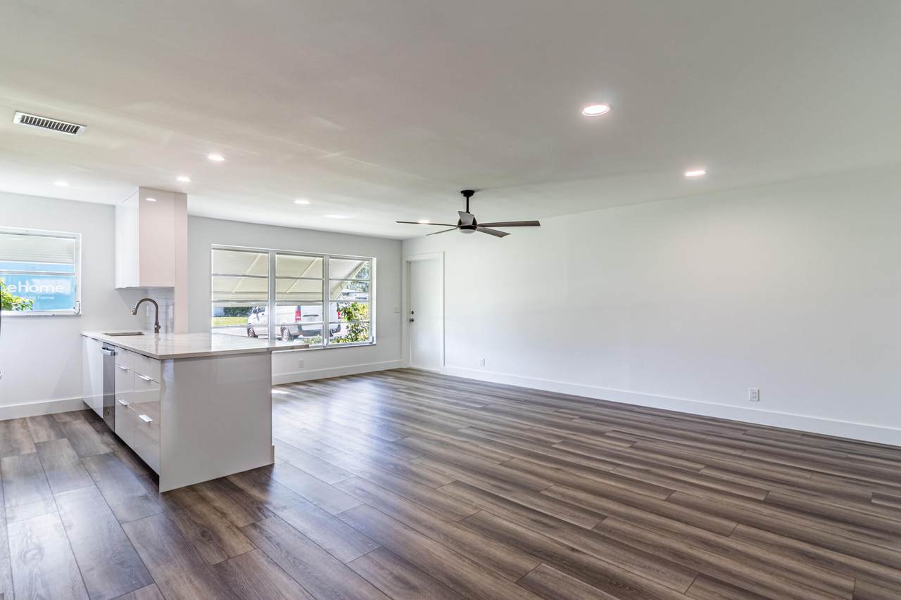 715 High Point Boulevard - Photo 1