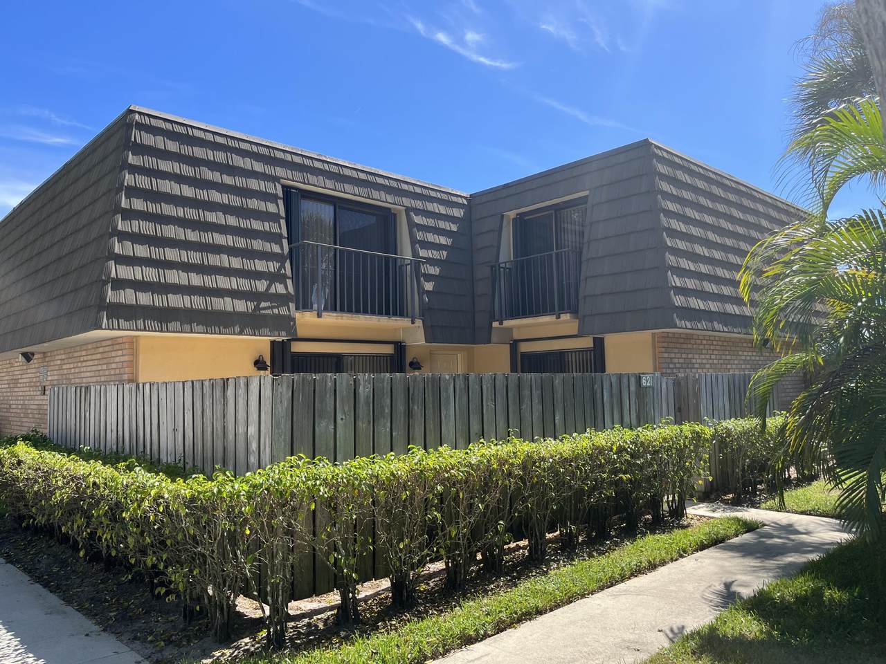 621 6th Way - Photo 1