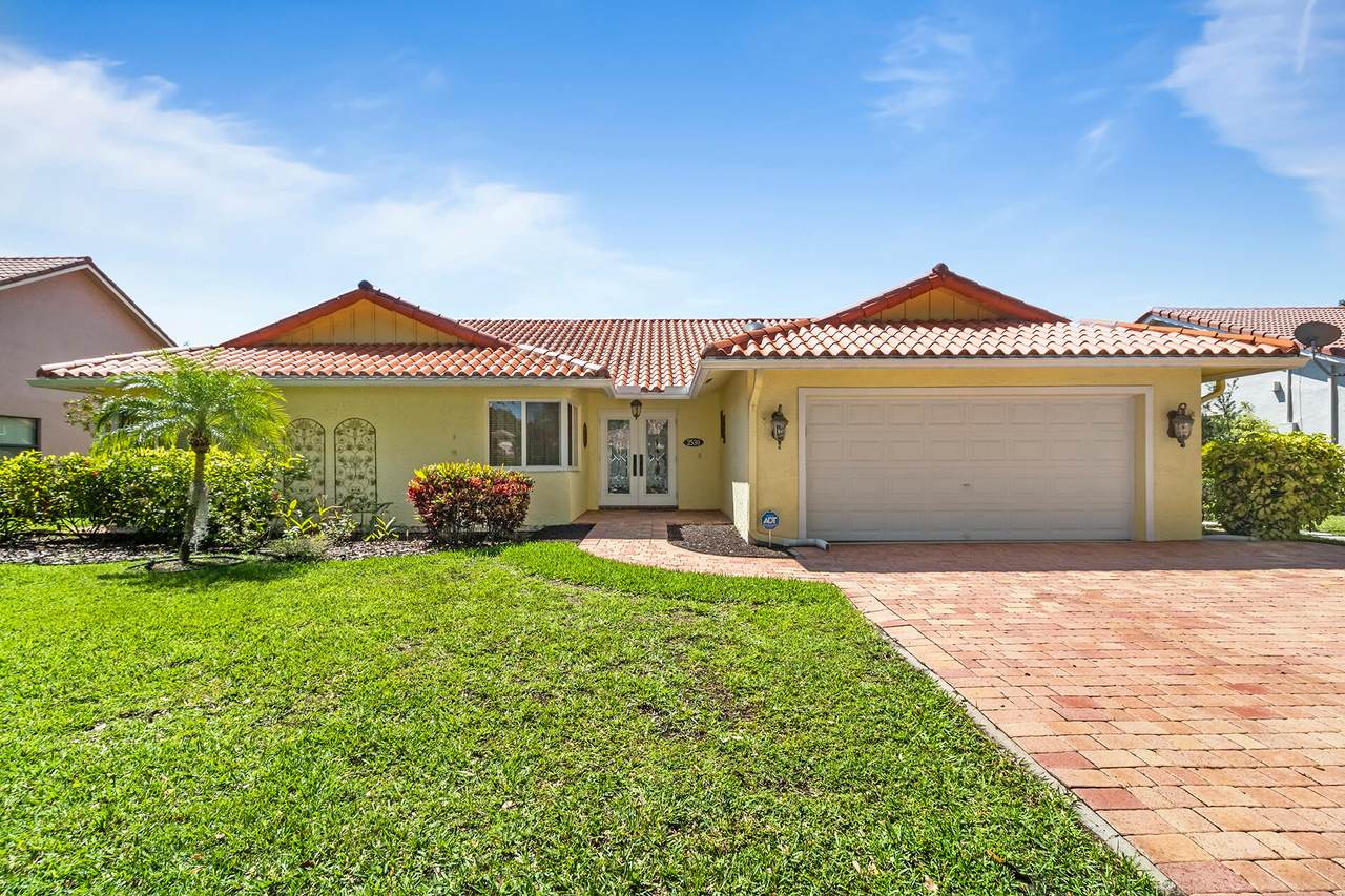2530 40th Street - Photo 1