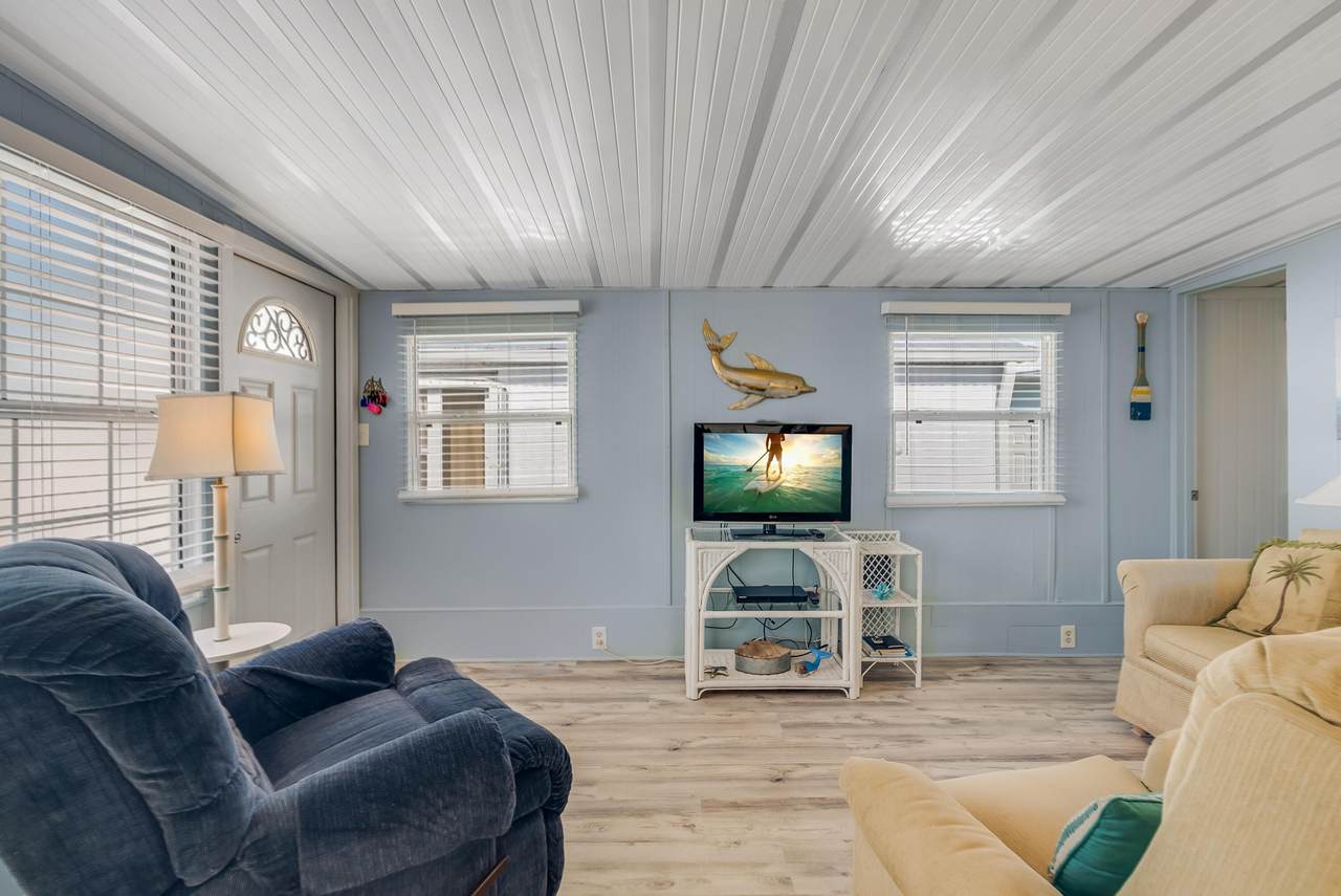 951 Nettles Boulevard - Photo 1