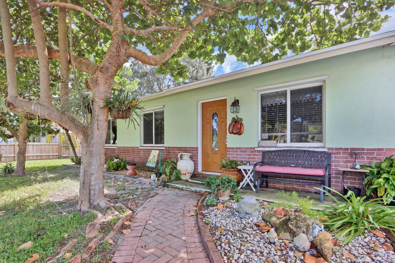 998 Mohican Boulevard - Photo 1