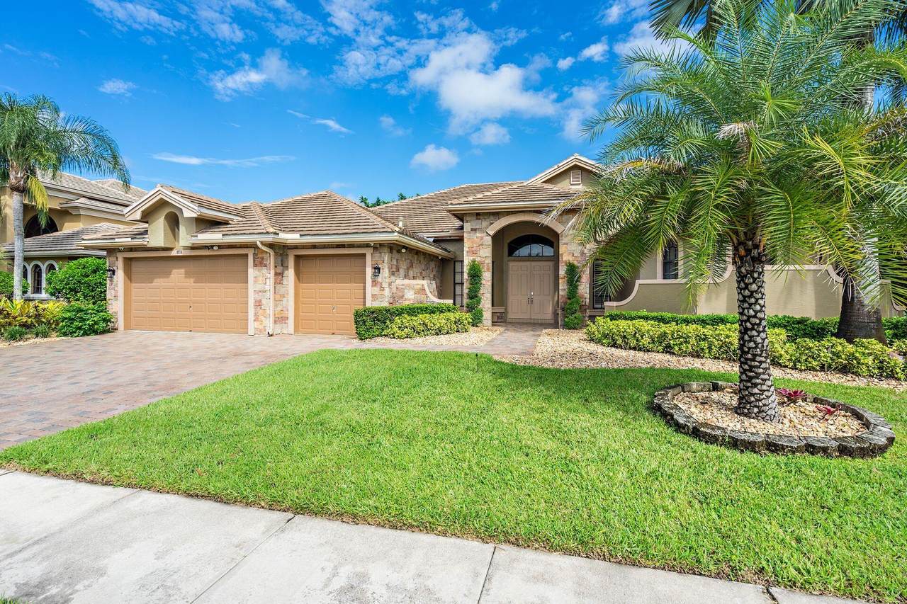 10718 Versailles Boulevard - Photo 1