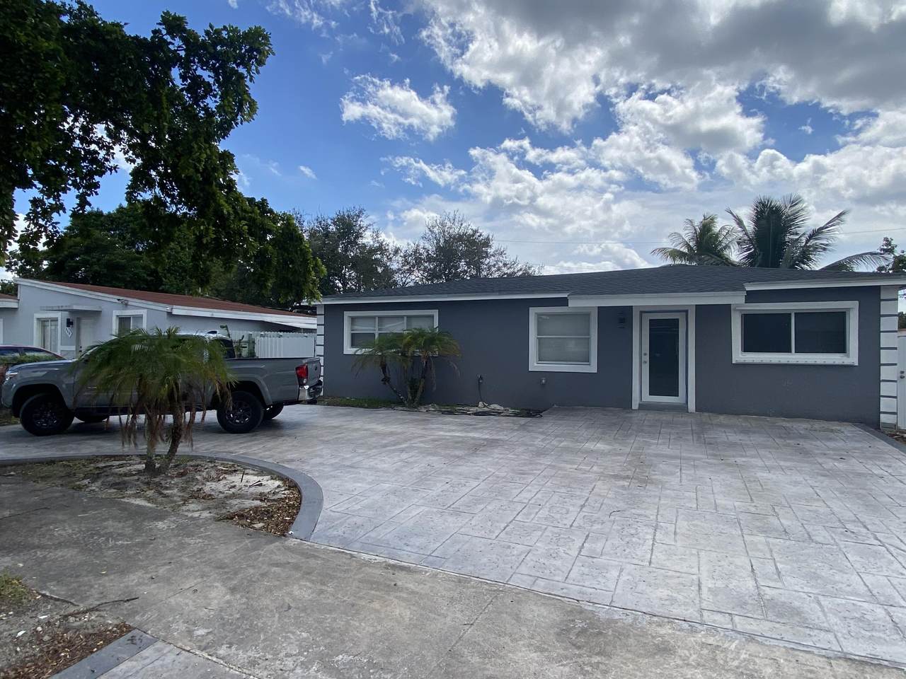 870 84th Terrace - Photo 1