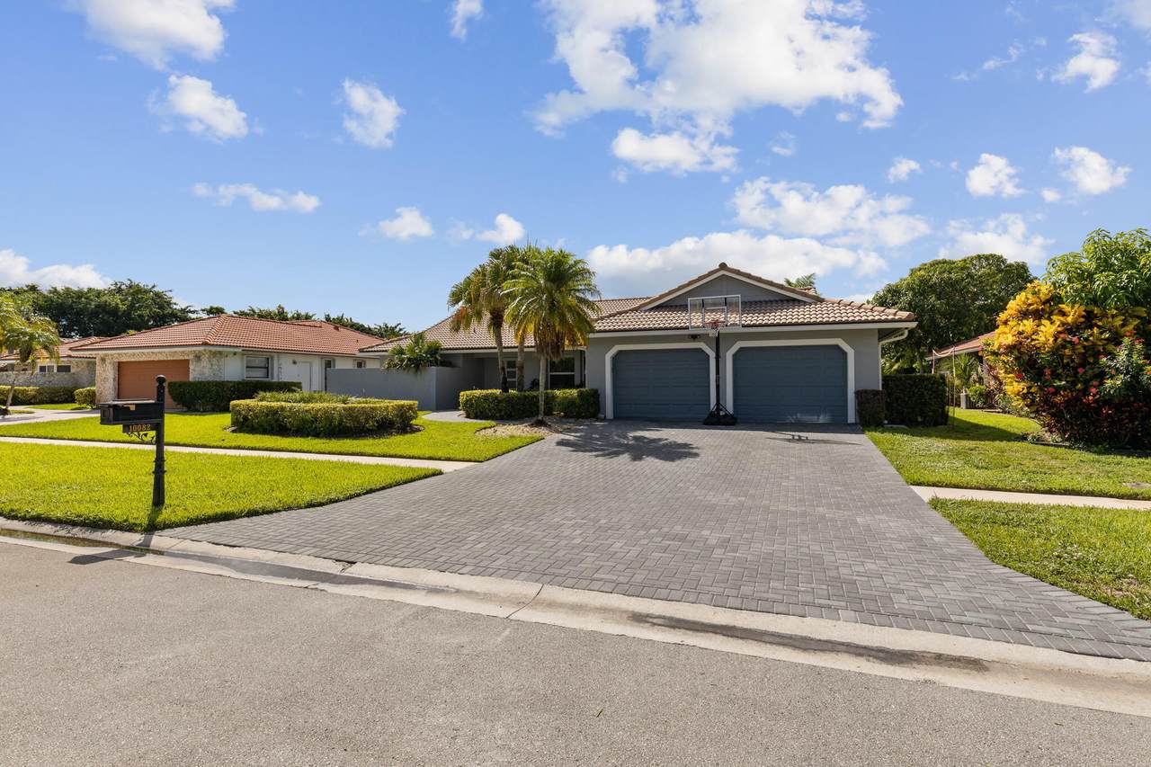 10082 Harbourtown Court - Photo 1