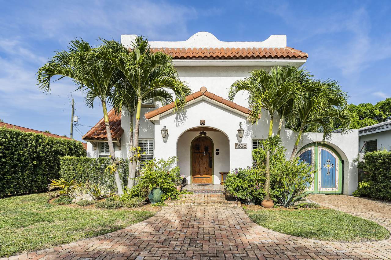 626 Palmway - Photo 1