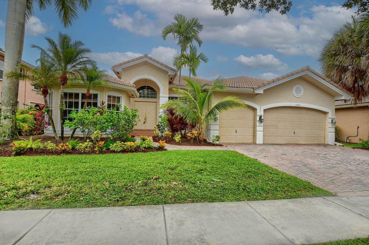 19474 Saturnia Lakes Drive - Photo 1