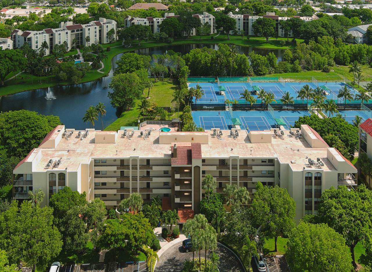 955 Egret Circle - Photo 1