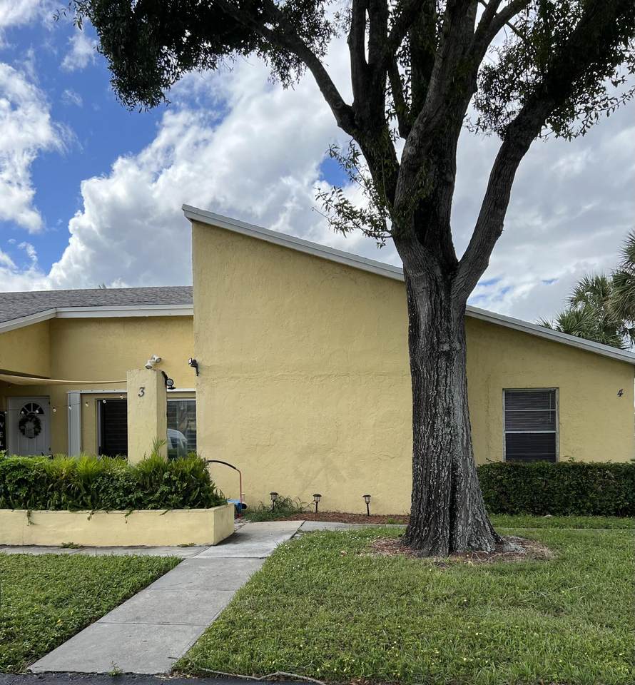210 Sparrow Drive - Photo 1