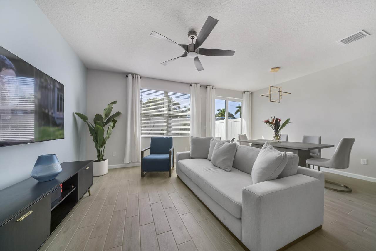 1676 Lindley Street - Photo 1