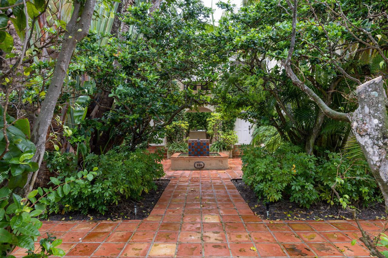 260 Oleander Avenue - Photo 1
