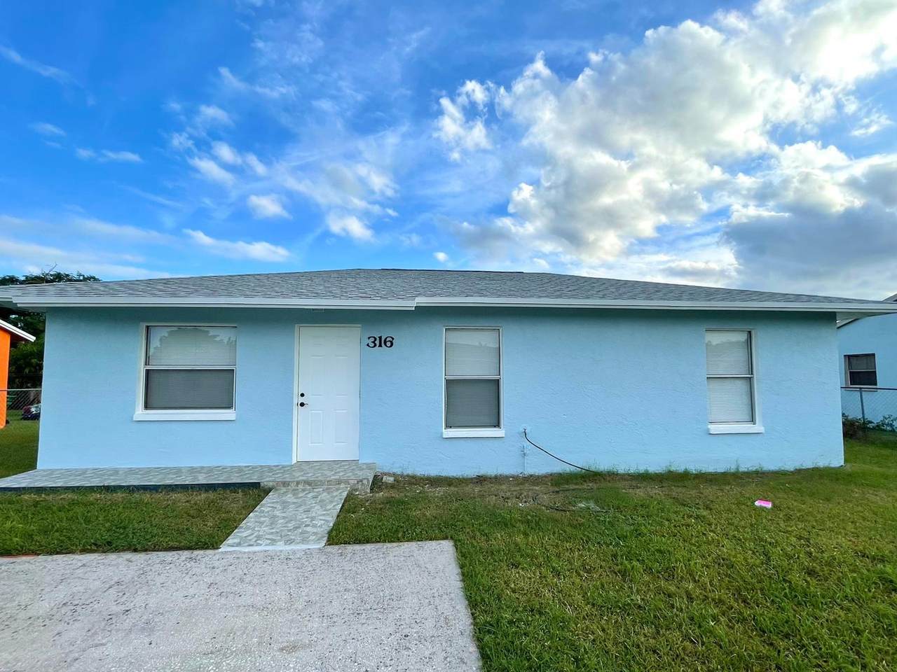 316 5th Terrace - Photo 1