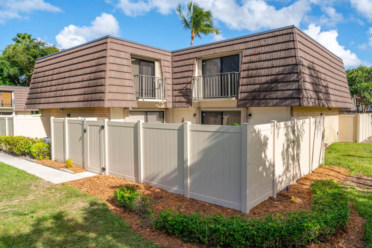 7208 72nd Way - Photo 1