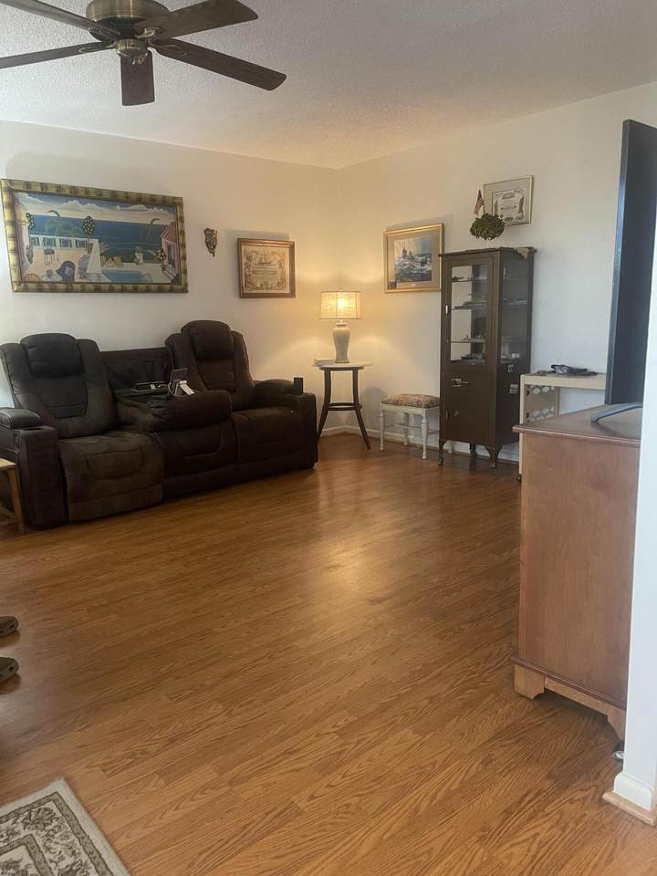 4023 Ventnor H - Photo 1