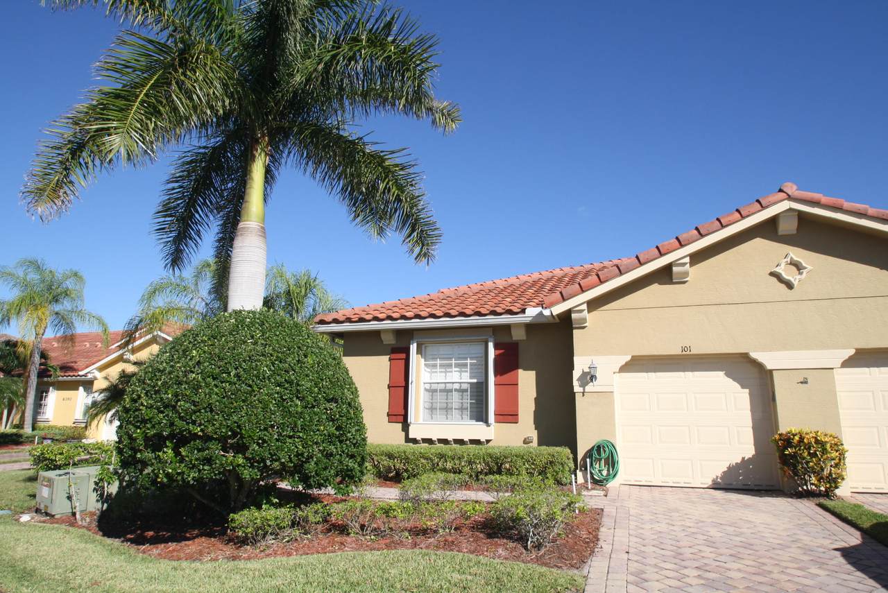 6380 Oxford Circle - Photo 1