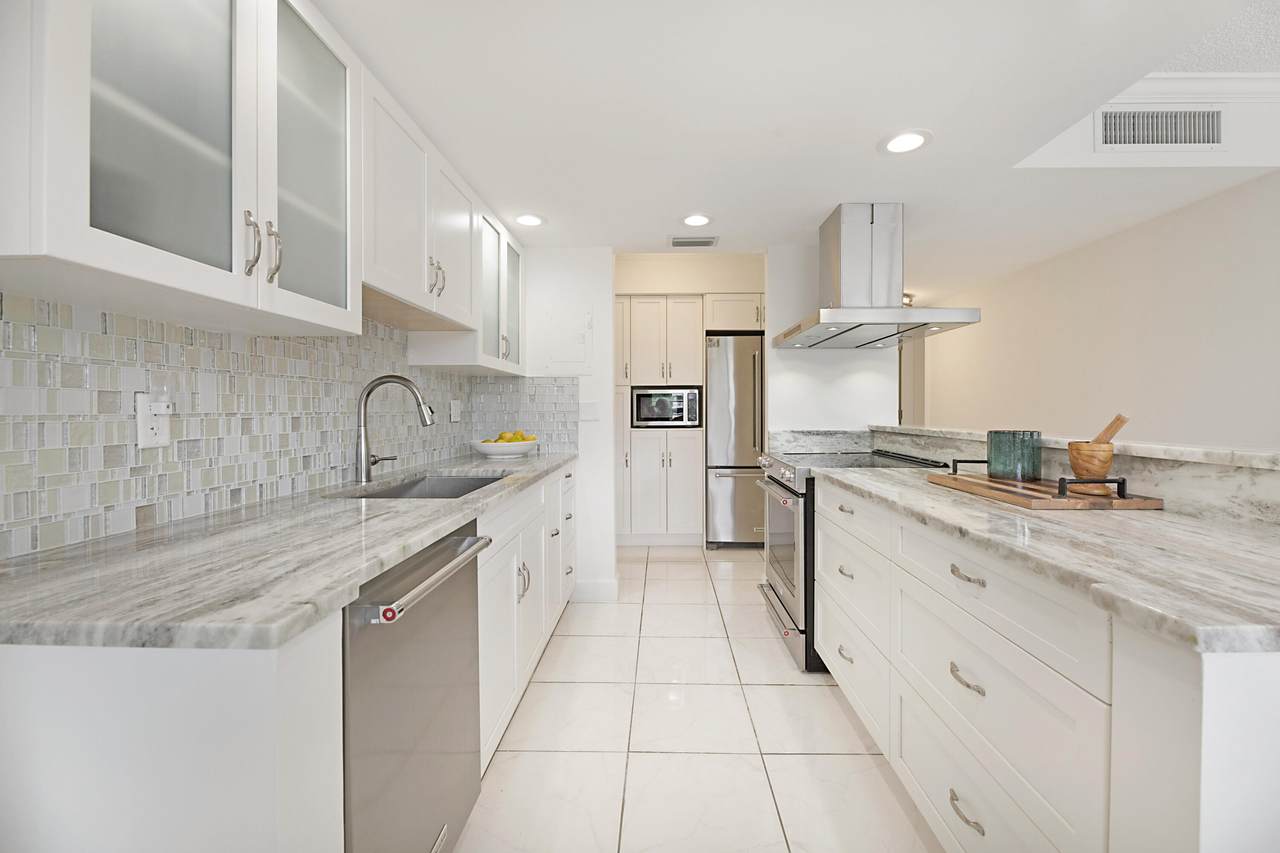 2121 Ocean Boulevard - Photo 1