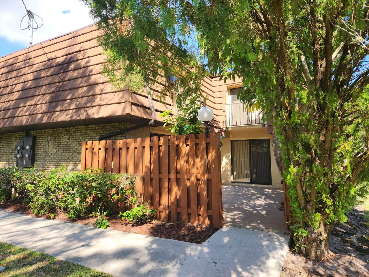 1458 Lawnwood Circle - Photo 1