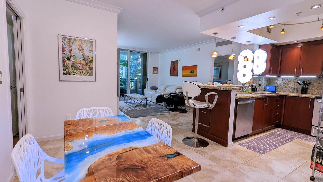 403 Sapodilla Avenue - Photo 1