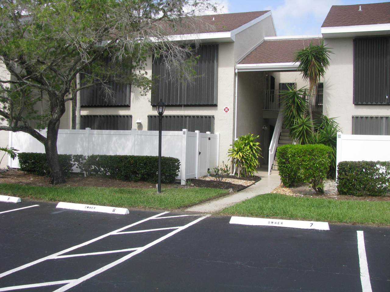 3215 Lakeview Circle - Photo 1