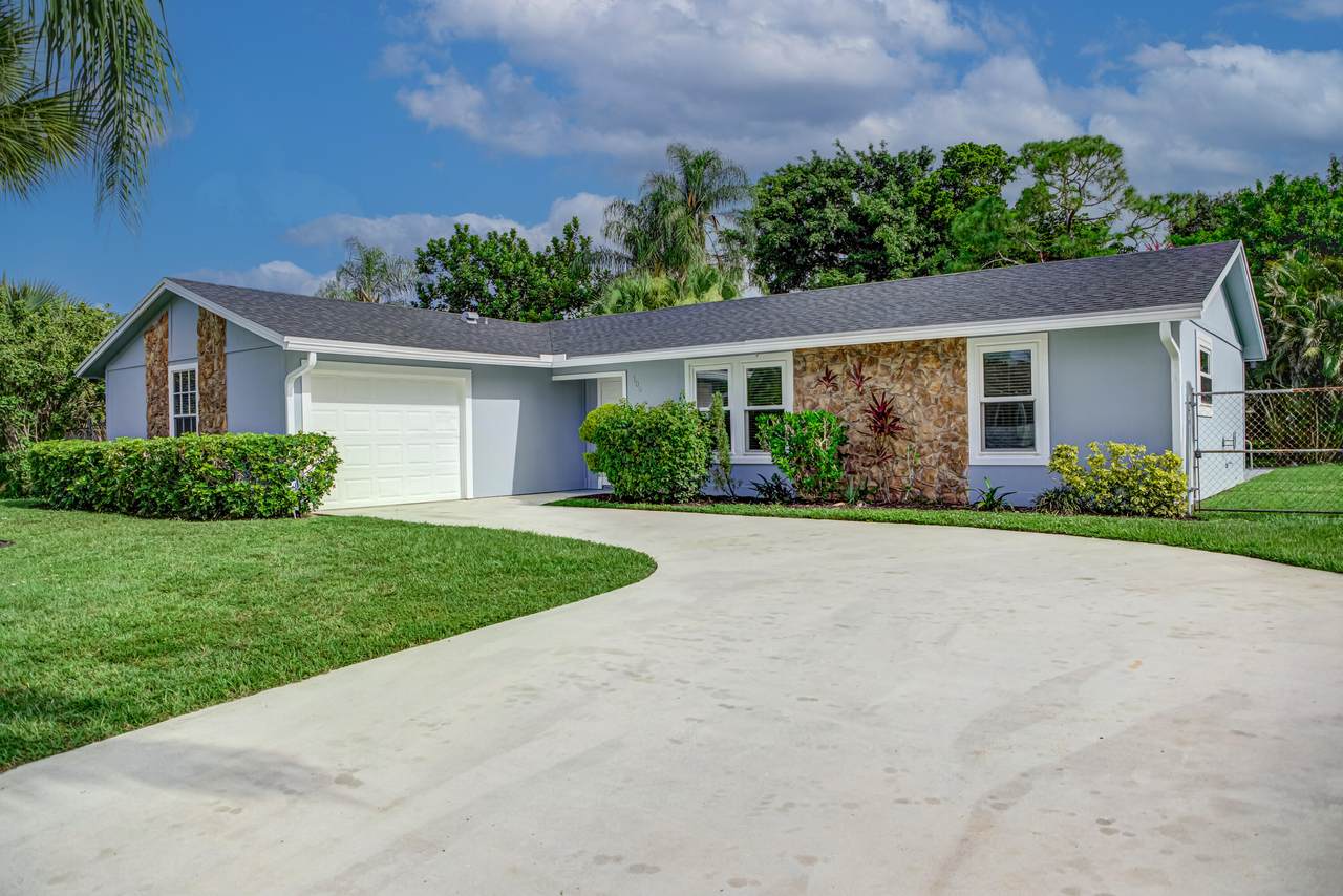 105 Santa Monica Avenue - Photo 1