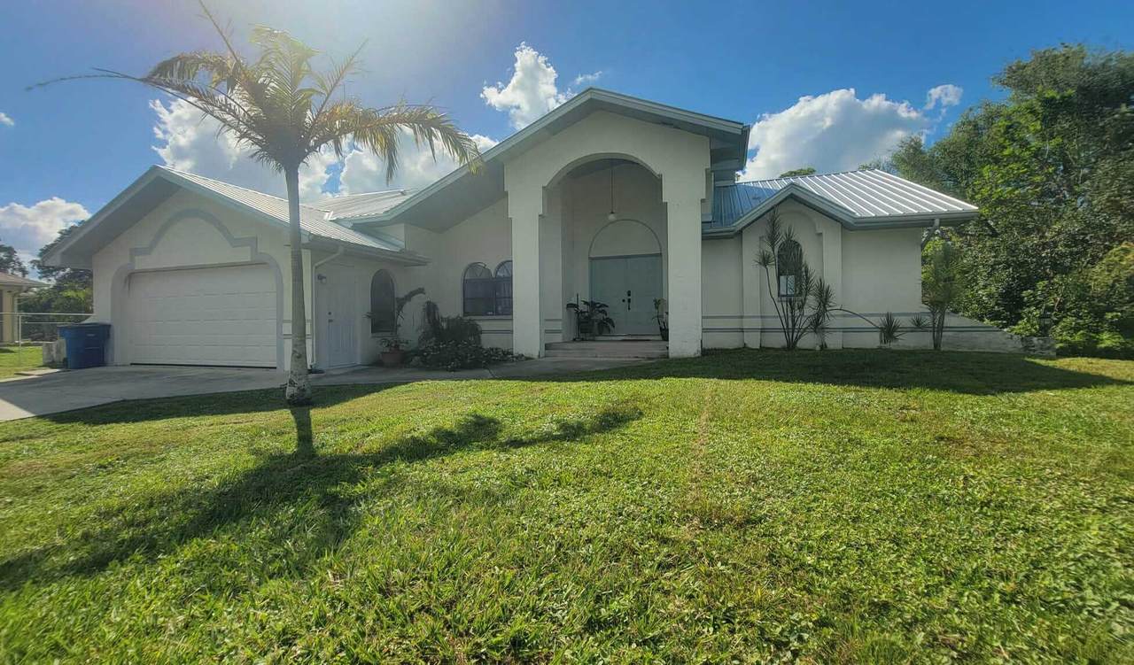 209 Lincoln Avenue - Photo 1