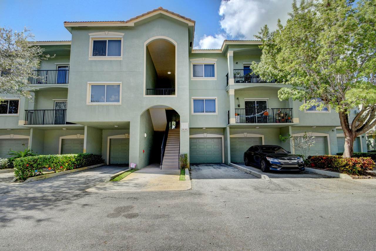 350 Crestwood Circle - Photo 1