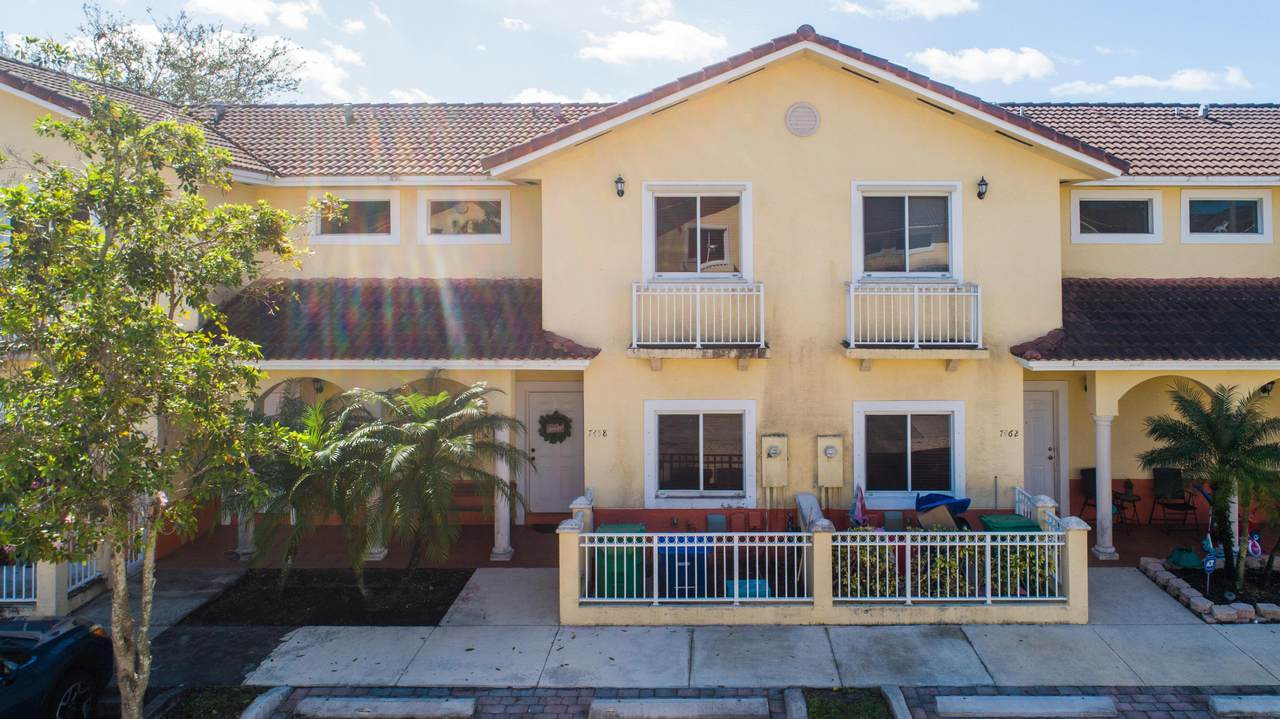 7458 178th Terrace - Photo 1