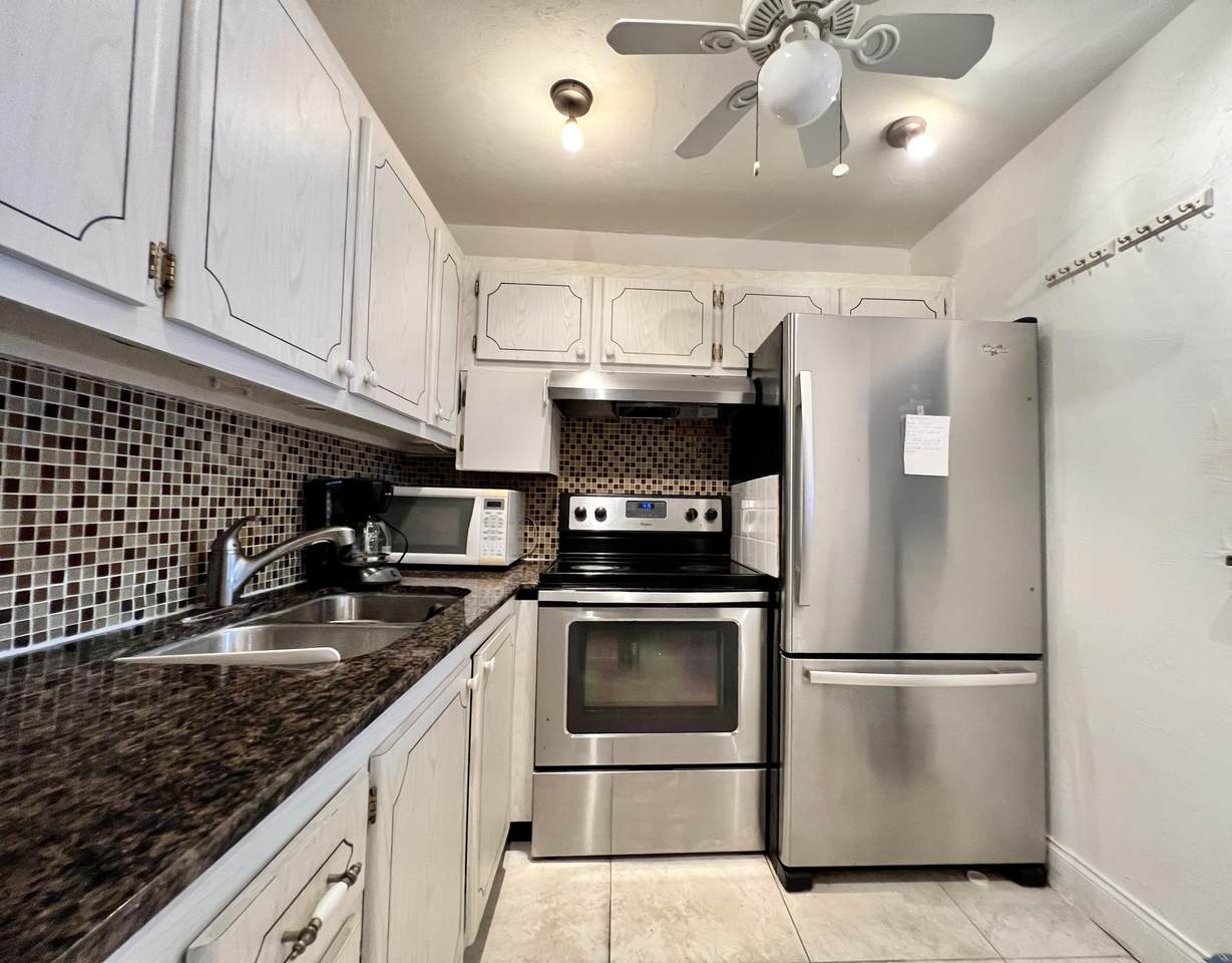 94 Windsor - Photo 1