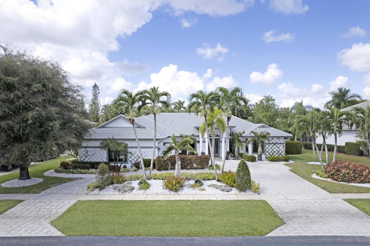 2114 Greenview Cove Drive - Photo 1