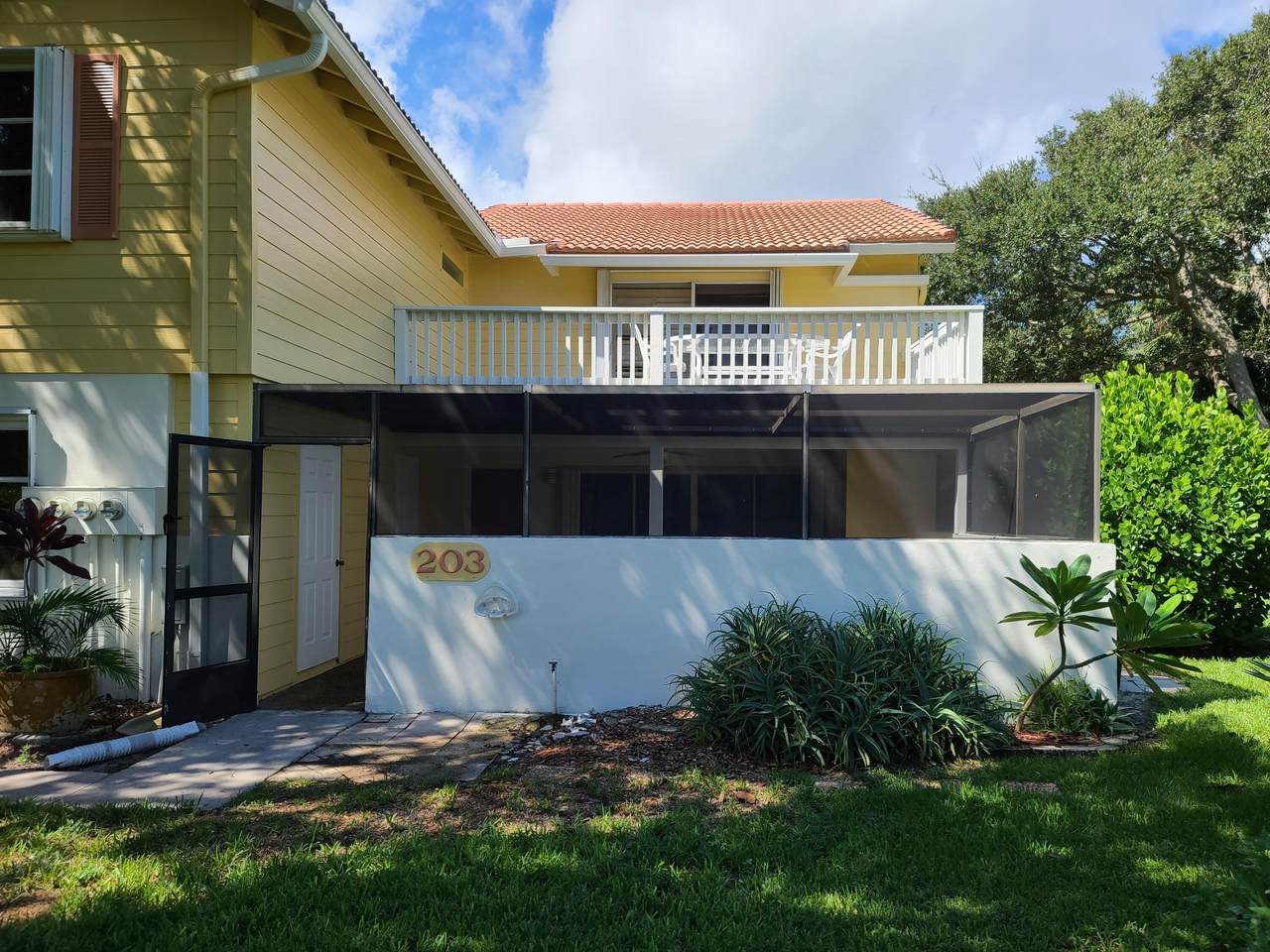 203 Seabreeze Circle - Photo 1