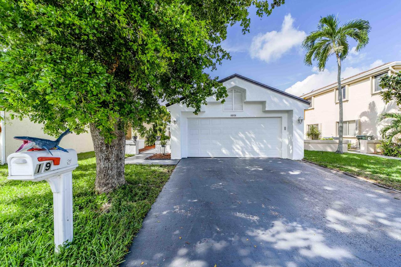 1951 35th Avenue - Photo 1