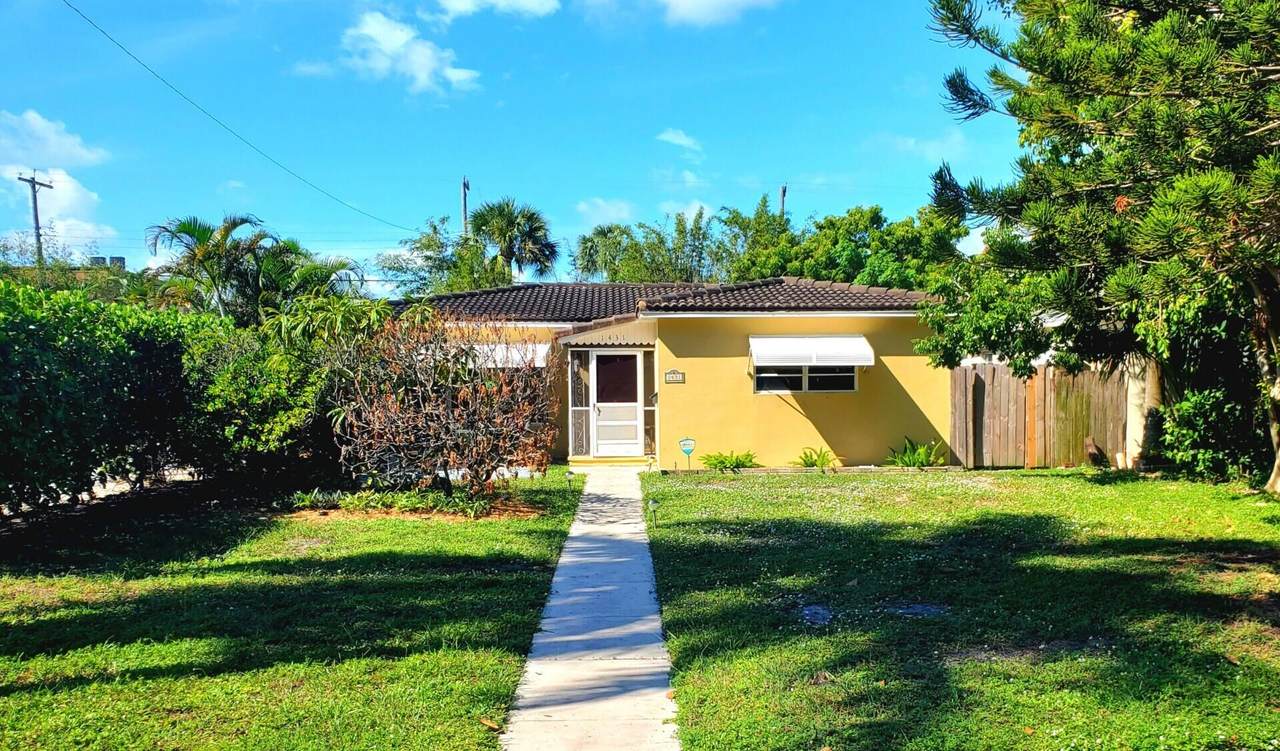 1431 Palmway - Photo 1