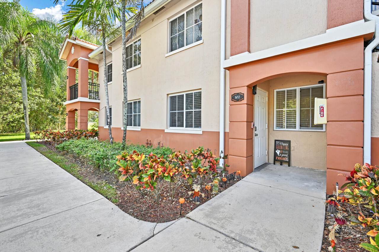 3490 Briar Bay Boulevard - Photo 1