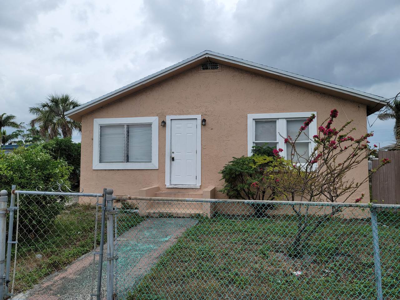 628 7th Street - Photo 1