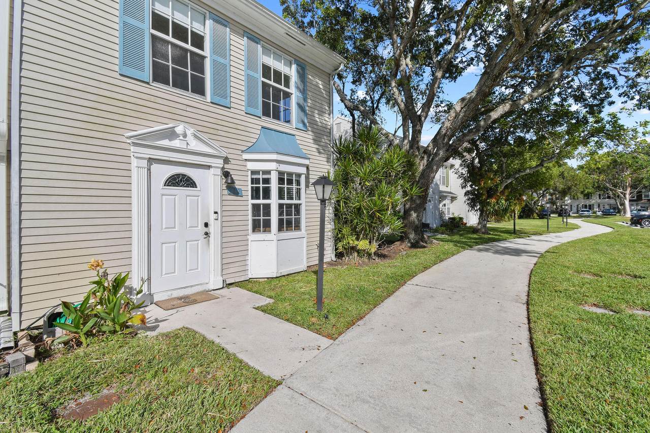 211 Old English Drive - Photo 1