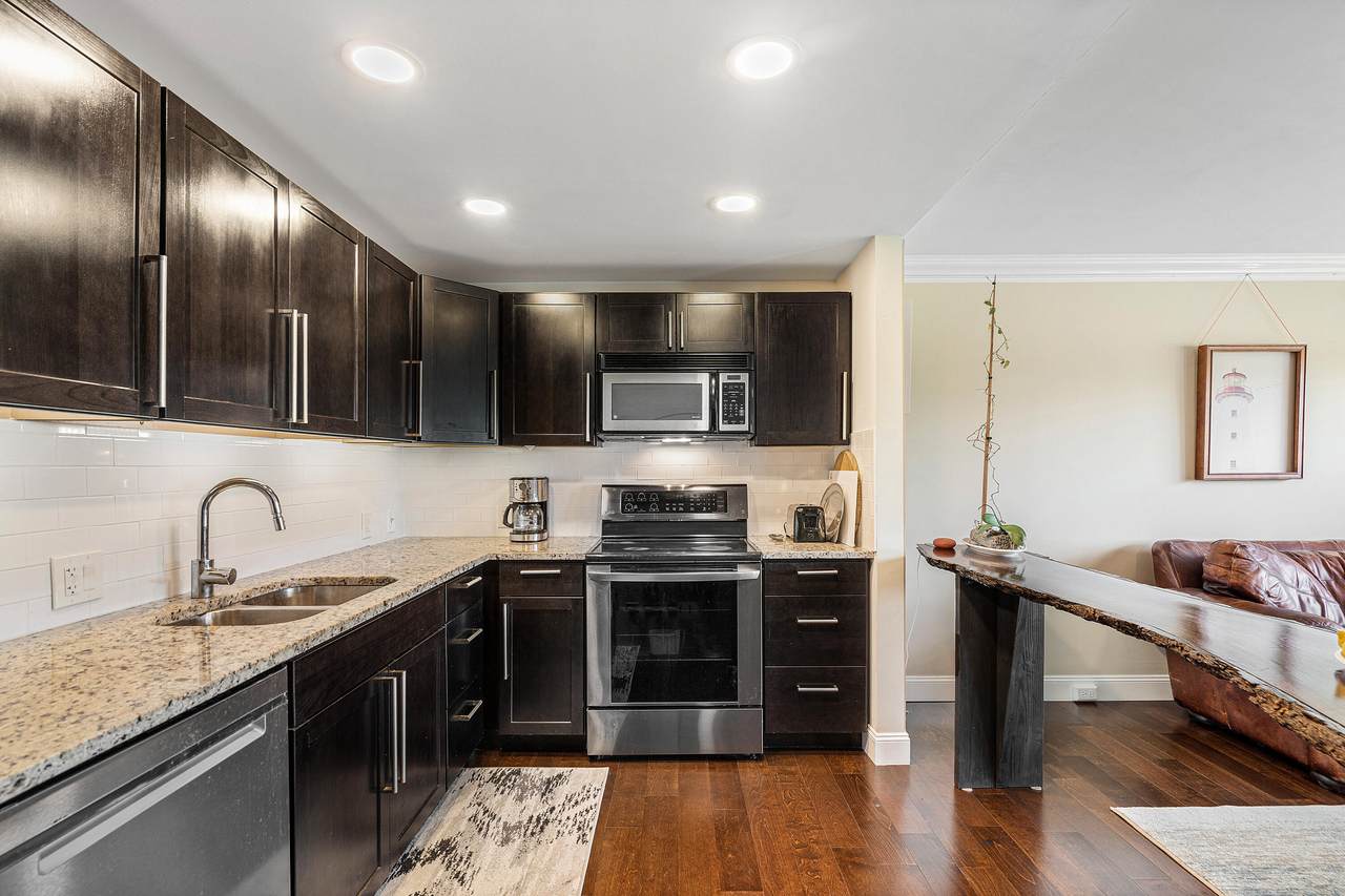 142 Suffolk - Photo 1