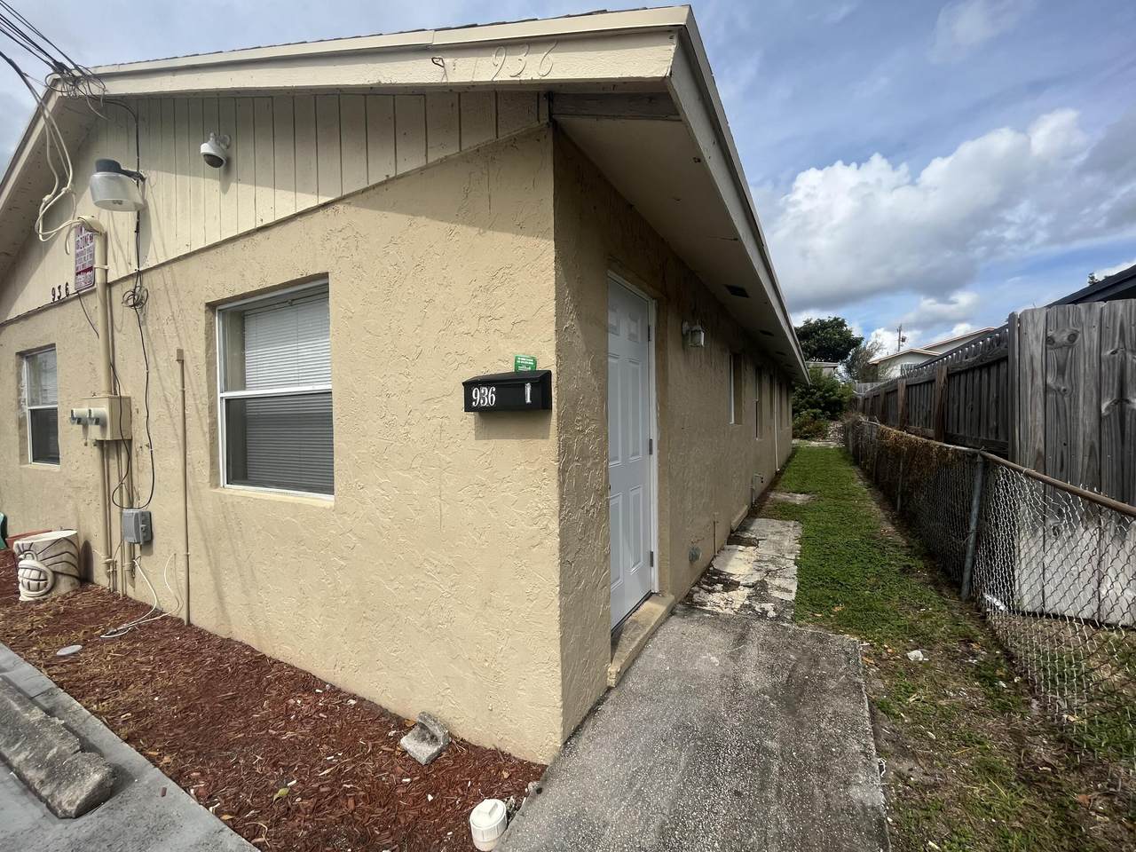 936 W 9 Street - Photo 1