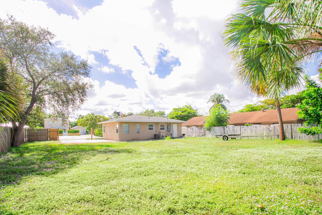 1221 Wellington Street - Photo 1
