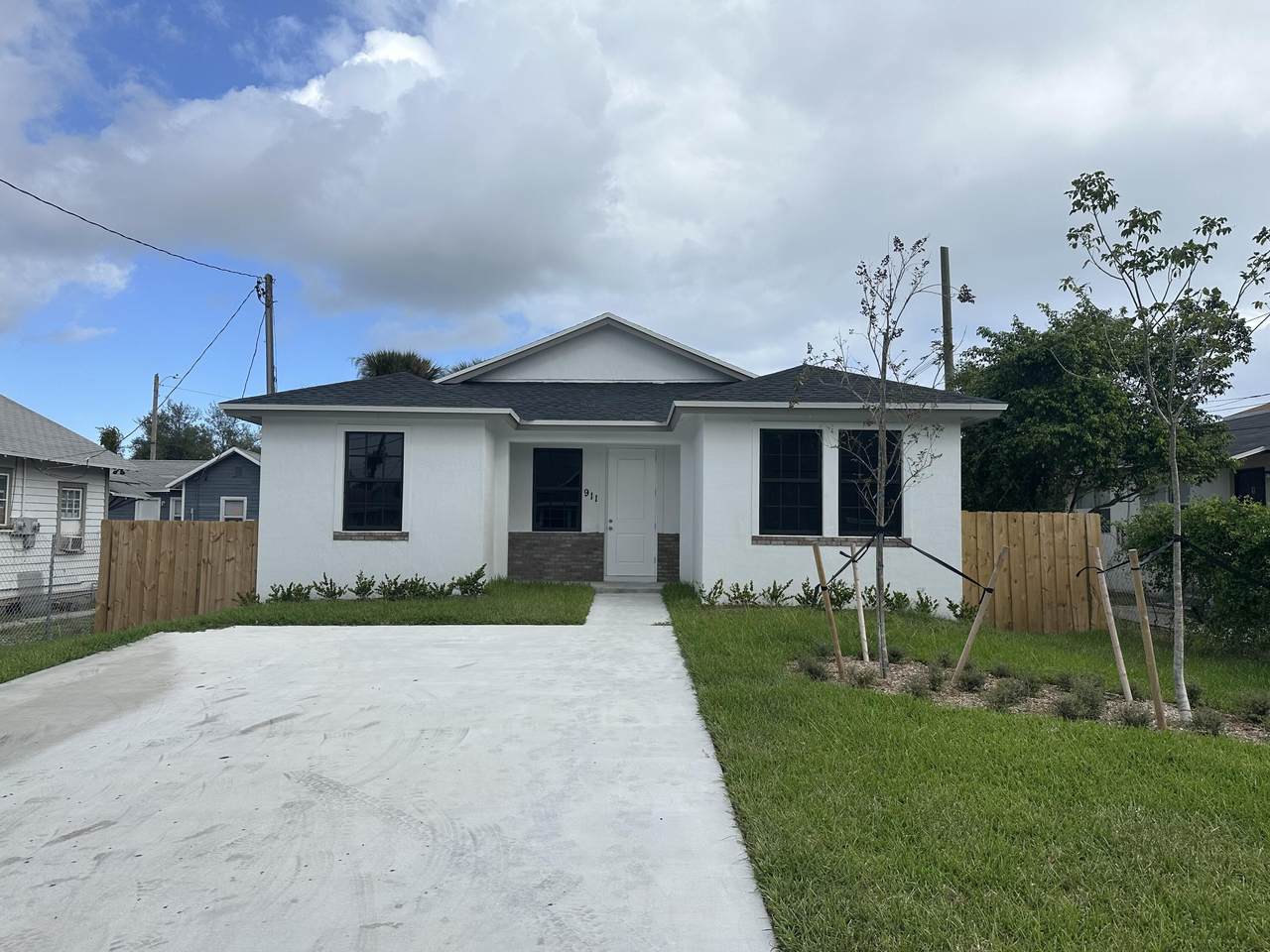 911 8th Street - Photo 1