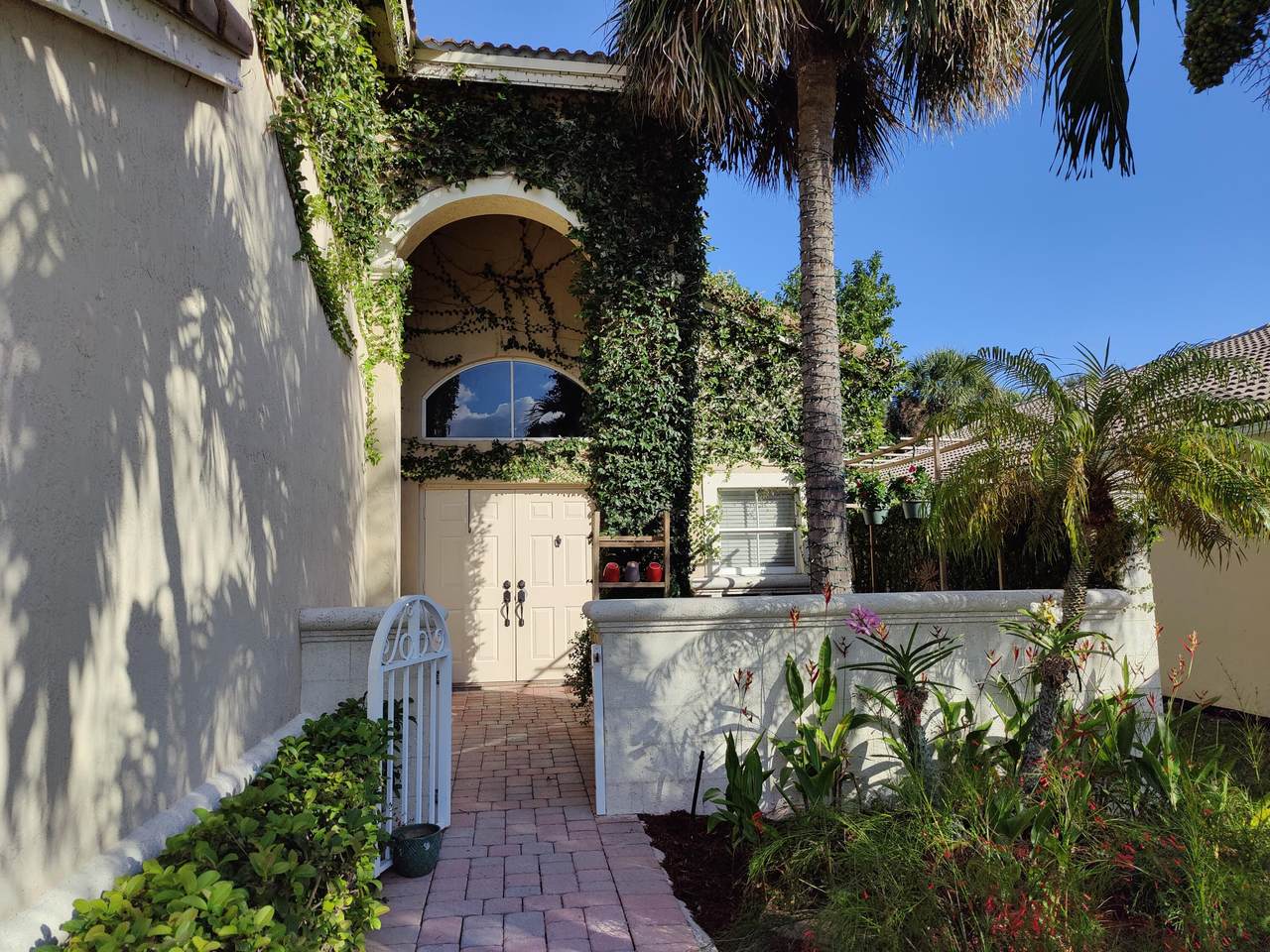 4842 Victoria Circle - Photo 1