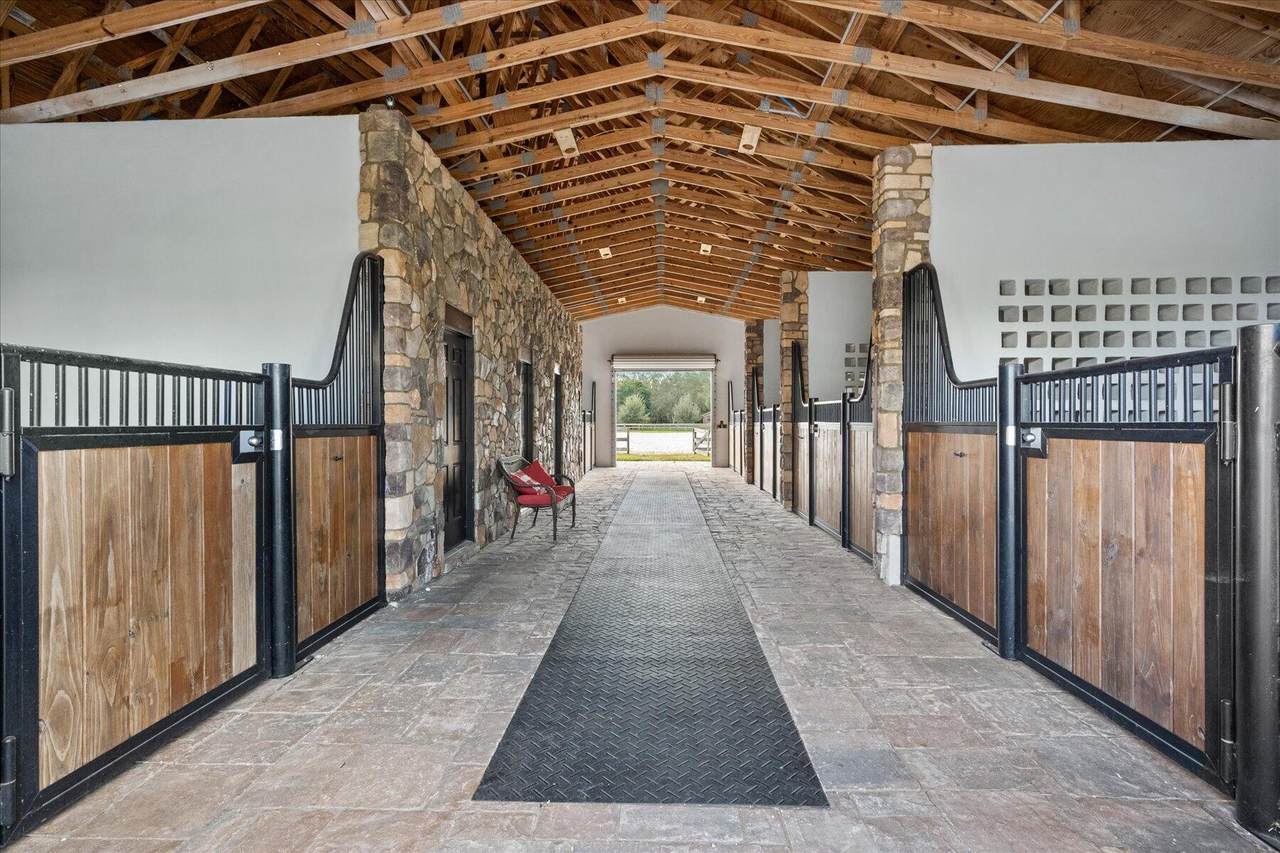 502 Rambling Drive (Barn) Circle - Photo 1