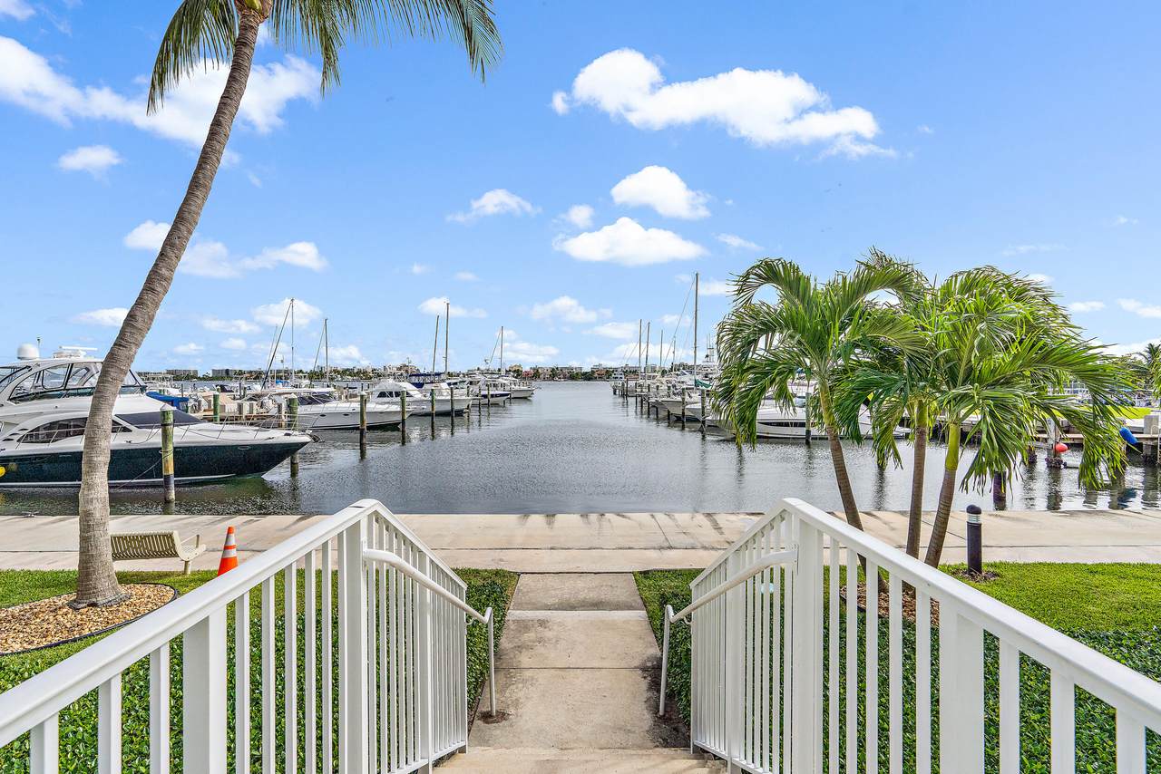 806 Windward Way - Photo 1
