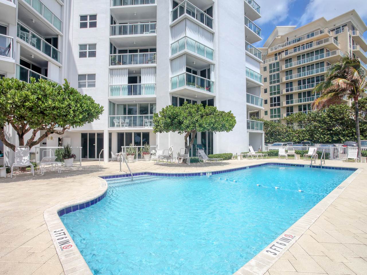1057 Hillsboro Mile - Photo 1