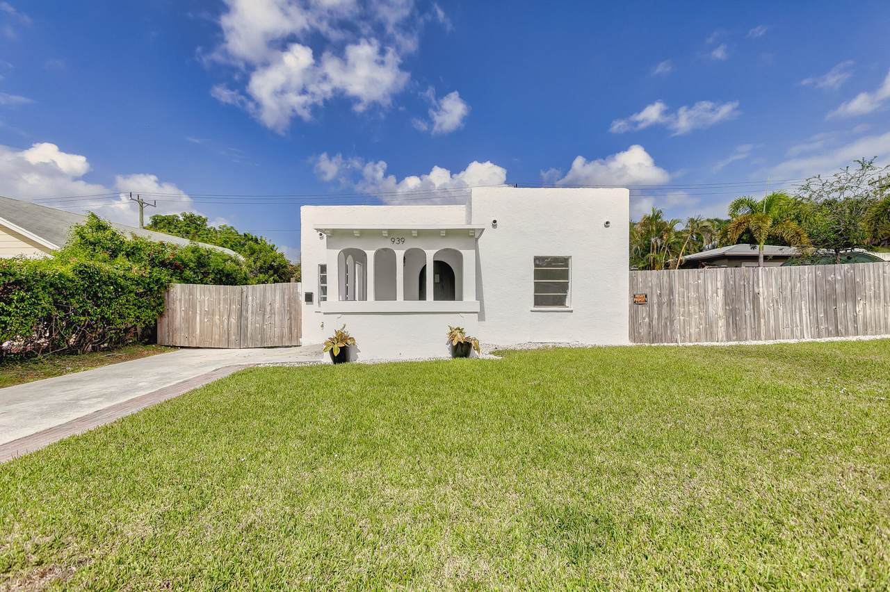 939 29th Street - Photo 1
