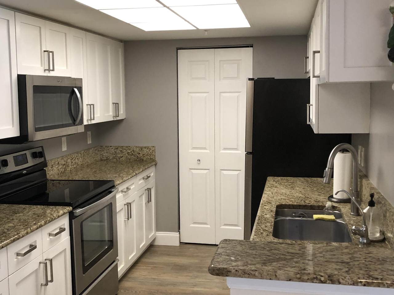 900 Crestwood Court - Photo 1