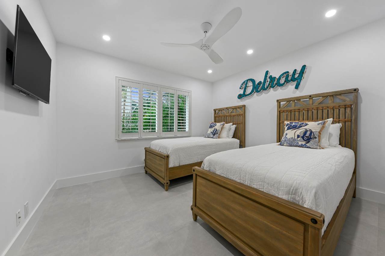 1015 Ingraham Avenue - Photo 1