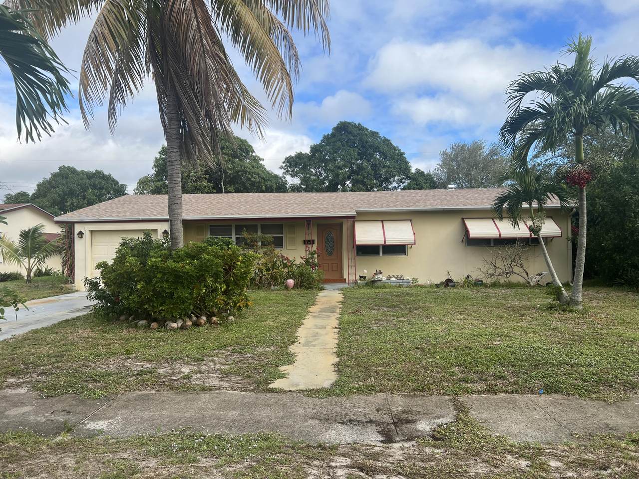 429 Hawthorne Drive - Photo 1