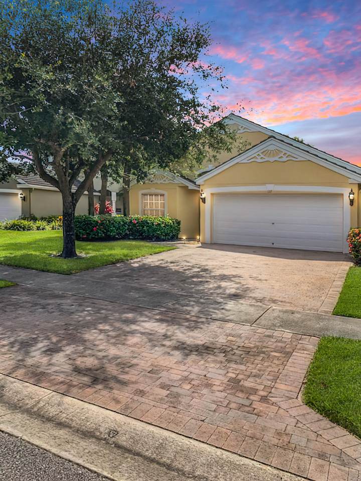 131 Lancaster Way - Photo 1
