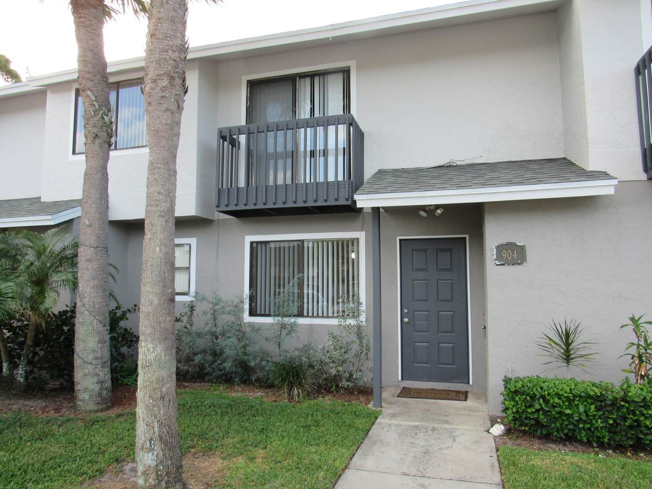 904 Riverside Drive - Photo 1