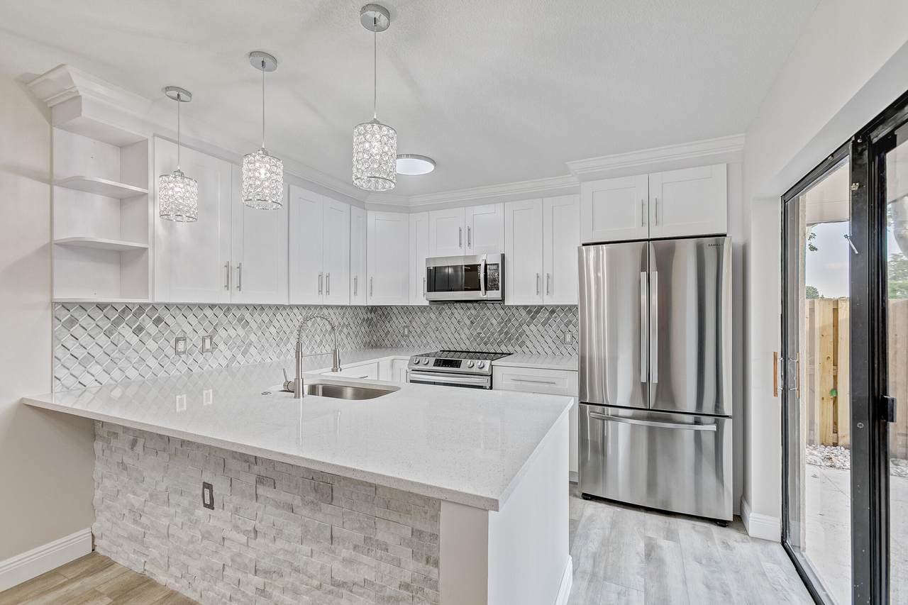 191 Charter Way - Photo 1
