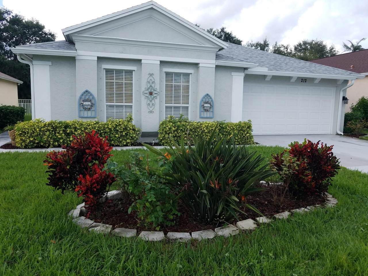 212 Lake Forest Way - Photo 1
